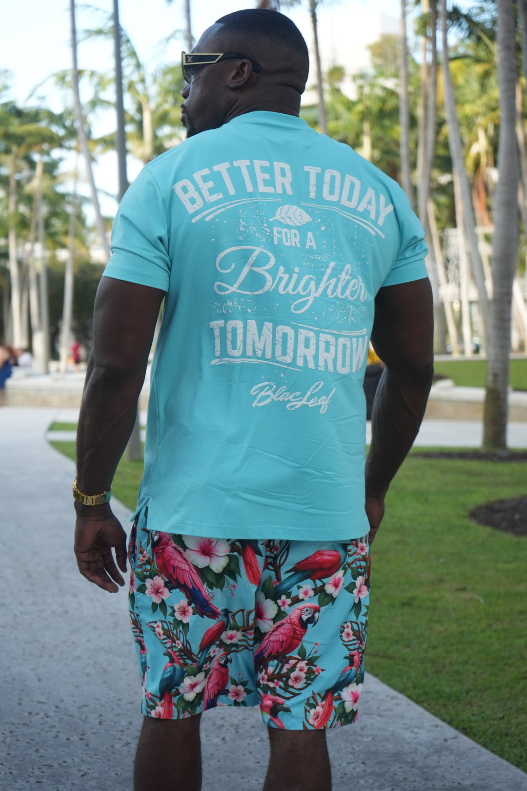 Tropical Arrangement T-Shirt, AOP Shorts, Bucket Hat and Saucony Sneakers Bundle